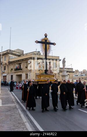 Cospicua, Malte - 13 septembre 2024. La statue de la Sainte Croix lors de la procession de la fête de la Sainte Croix Banque D'Images