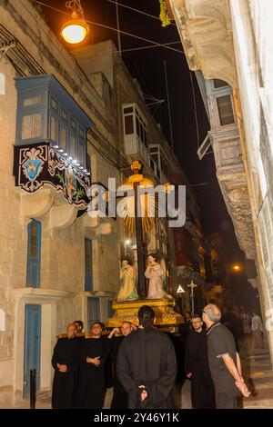 Cospicua, Malte - 13 septembre 2024. La statue de la Sainte Croix lors de la procession de la fête de la Sainte Croix Banque D'Images