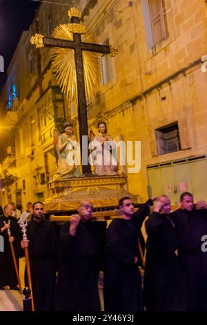 Cospicua, Malte - 13 septembre 2024. La statue de la Sainte Croix lors de la procession de la fête de la Sainte Croix Banque D'Images