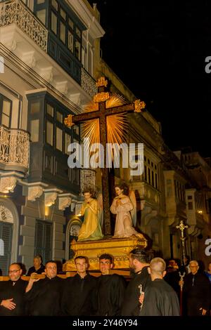 Cospicua, Malte - 13 septembre 2024. La statue de la Sainte Croix lors de la procession de la fête de la Sainte Croix Banque D'Images