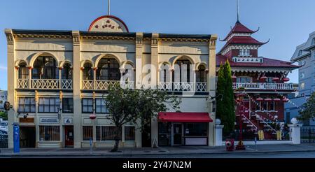 Gee Tuck Tong Benevolent Association Building and Chinese public School in Chinatown in Victoria, British Columbia, Canada. Banque D'Images