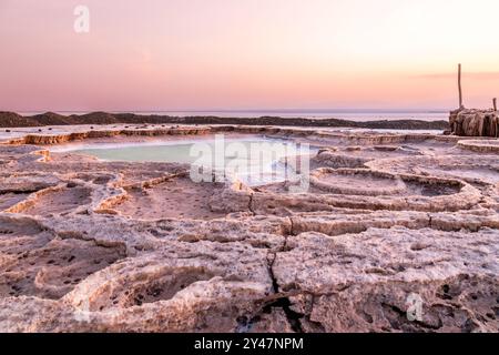 Lac Karum éthiopien, surface de source de mines de sel, désert de dépression de Danakil, région d'Afar, Ethiopie Banque D'Images