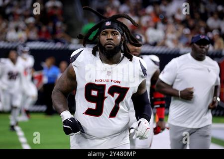 Houston, Texas, États-Unis. 15 septembre 2024. Mario Edwards Jr. (97) revient sur le terrain après la mi-temps pendant le match entre les Texans de Houston et les Bears de Chicago au NRG Stadium de Houston, Texas, le 15 septembre 2024. (Crédit image : © Erik Williams/ZUMA Press Wire) USAGE ÉDITORIAL SEULEMENT! Non destiné à UN USAGE commercial ! Banque D'Images