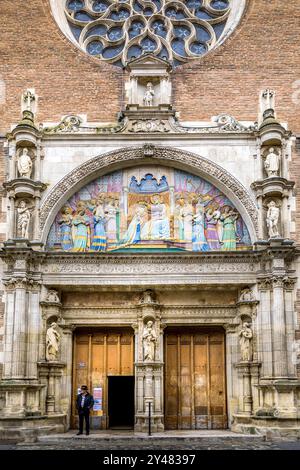 Toulouse, France - 8 septembre 2024 : façade de l'église notre Dame de la Dalbade à Toulouse, France Banque D'Images