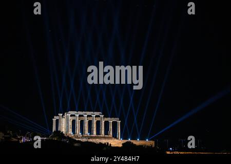 Illumination du temple de Poséidon à Sounion Temple de Poséidon au cap Sounion lors de l'inauguration officielle du nouvel éclairage par le premier ministre grec Kyriakos Mitsotakis avec la présence d'invités de marque de Grèce et de l'étranger. Sounion Grèce Copyright : xNicolasxKoutsokostasxNicolasxKoutsokostasx DSC 202409160621 Banque D'Images