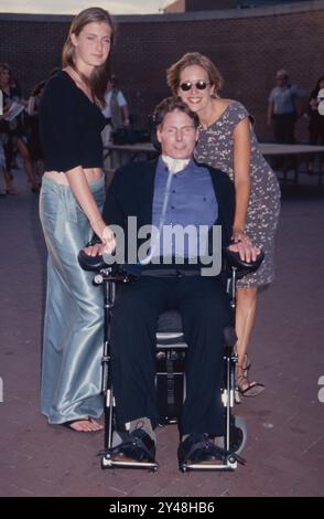 Christopher Reeve, sa fille Alexandra Reeve et son épouse Dana Morosini Reeve assistent à la soirée de lancement Talk Magazine à Liberty Island à New York le 2 août 1999. Crédit photo : Henry McGee/MediaPunch Banque D'Images