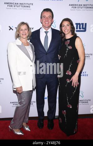 New York, États-Unis. 16 septembre 2024. Laurie Tisch, Will Blodgett et Carolyn Tisch Blodgett assistent au 18e gala annuel de l'American Institute for Stuttering, qui s'est tenu au 583 Park Avenue, New York, NY, le 16 septembre 2024. (Photo par Anthony Behar/Sipa USA) crédit : Sipa USA/Alamy Live News Banque D'Images