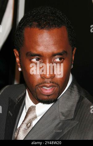 Sean 'P. Diddy' Combs assiste à la première mondiale de 'American Gangster' à l'Apollo Theater de New York le 19 octobre 2007. Crédit photo : Henry McGee/MediaPunch Banque D'Images