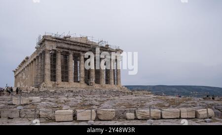 Détail architectural du Parthénon, un ancien temple dédié à la déesse Athéna, situé sur l'Acropole d'Athènes Banque D'Images