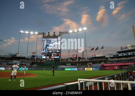 Kansas City, États-Unis. Kansas City, Missouri, États-Unis. 16 septembre 2024. Vue générale du tableau de bord lors de la troisième manche d'un match entre les Royals de Kansas City et les Tigers de Detroit au stade Kauffman à Kansas City, Missouri. David Smith/CSM/Alamy Live News Credit : CAL Sport Media/Alamy Live News Banque D'Images