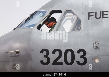 Défilé du 214e anniversaire de l indépendance du Mexique les pilotes de l armée de l air mexicaine se préparent avant de piloter des avions militaires pendant la célébration du défilé civique militaire en commémoration du 214e anniversaire du jour de l indépendance du Mexique. Le 16 septembre 2024 à Mexico, Mexique. Mexico CDMX Mexique Copyright : xCarlosxSantiagox Banque D'Images