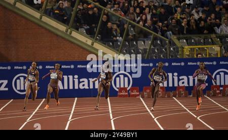 Anavia Battle, Brittany Brown, Daryll Neita, Tamara Clark et Marie-Jose Ta Lou-Smith en compétition au 200m féminin au Memorial Van Damme Diamond le Banque D'Images