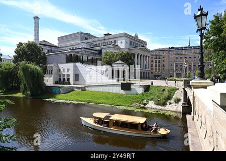 Riga, Lettonie- 23 juillet 2024 : Opéra national letton à Riga. Banque D'Images