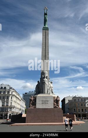 Riga, Lettonie - 23 juillet 2024 : le Monument de la liberté à Riga, en l'honneur des soldats tués pendant la guerre d'indépendance lettone (1918-1920). Banque D'Images