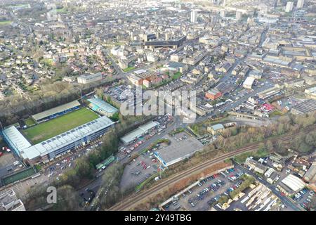 Photo aérienne du Halifax Town Football Club connu sous le nom de Shay situé dans l'aera Calderdale de Halifax dans le West Yorkshire montrant le stade et le t Banque D'Images