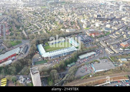 Photo aérienne du Halifax Town Football Club connu sous le nom de Shay situé dans l'aera Calderdale de Halifax dans le West Yorkshire montrant le stade et le t Banque D'Images