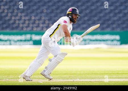 Bristol, Royaume-Uni, 17 septembre 2024. Chris dent du Gloucestershire bat lors du match de Vitality County Championship Division Two entre le Gloucestershire et le Sussex. Crédit : Robbie Stephenson/Gloucestershire Cricket/Alamy Live News Banque D'Images