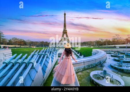 Touriste visitant le centre-ville de paris et la zone des monuments, France. Banque D'Images