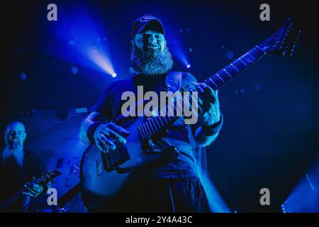 Copenhague, Danemark. 14 septembre 2024. Le groupe danois de heavy metal Mnemic donne un concert à Amager Bio lors du Copenhagen Metal Fest 2024 à Copenhague. Ici, le guitariste Rune Stigart est vu en direct sur scène. Banque D'Images