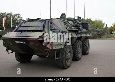 Idar Oberstein, Allemagne. 16 septembre 2024. Le porte-troupes blindé FUCHS, ministre fédéral de la Défense Boris Pistorius visite l'école d'artillerie d'Idar-Oberstein le 16 septembre 2024, crédit : dpa/Alamy Live News Banque D'Images