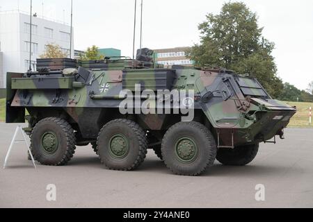 Idar Oberstein, Allemagne. 16 septembre 2024. Le porte-troupes blindé FUCHS, ministre fédéral de la Défense Boris Pistorius visite l'école d'artillerie d'Idar-Oberstein le 16 septembre 2024, crédit : dpa/Alamy Live News Banque D'Images