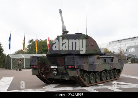 Idar Oberstein, Allemagne. 16 septembre 2024. Panzerhaubitze 2000, le ministre fédéral de la Défense Boris Pistorius visite l'école d'artillerie d'Idar-Oberstein le 16.09.2024, crédit : dpa/Alamy Live News Banque D'Images