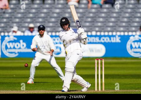 Bristol, Royaume-Uni, 17 septembre 2024. Tom Price du Gloucestershire lors du match de Vitality County Championship Division Two entre le Gloucestershire et le Sussex. Crédit : Robbie Stephenson/Gloucestershire Cricket/Alamy Live News Banque D'Images