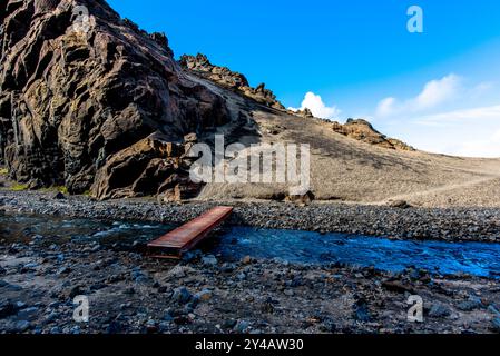 Rivière Jokulsa à Fjollum avec cascade près du volcan Askja en Islande près de Hringvegur Banque D'Images