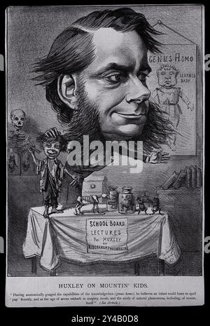 L'œuvre présente Thomas Henry Huxley dans une caricature, illustrant son plaidoyer pour l'évolution lors d'une conférence. Le cadre comprend des accessoires liés à son travail scientifique. Banque D'Images