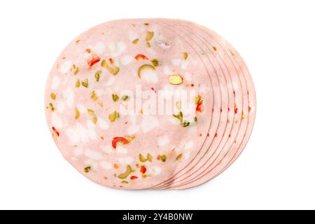 Tranches de saucisse Mortadella isolées sur fond blanc. Banque D'Images