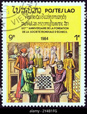 LAOS - VERS 1984 : un timbre imprimé au Laos montre un jeu Renaissance des trois âges de l'homme Estienne Porchier Banque D'Images