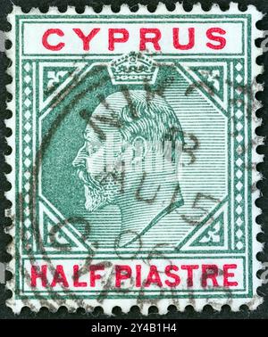 CHYPRE - VERS 1903 : un timbre imprimé à Chypre montre le roi Édouard VII Banque D'Images