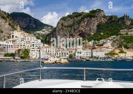 Amalfi dans la province de Salerne, dans la région de Campanie, Italie, sur le golfe de Salerne Banque D'Images