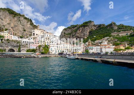 Amalfi dans la province de Salerne, dans la région de Campanie, Italie, sur le golfe de Salerne Banque D'Images