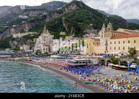 Vue aérienne d'Amalfi dans la province de Salerne, dans la région de Campanie, Italie, Europe Banque D'Images