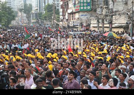 Des milliers de dirigeants et de militants du Parti nationaliste du Bangladesh (BNP) se sont rassemblés dans la région de Naya Paltan à Dhaka alors que le parti organise un rassemblement Banque D'Images