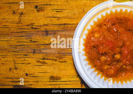 La sauce piment épicée indonésienne est généralement appelée sambal. C'est un accompagnement alimentaire pour les Asiatiques, en particulier les Indonésiens. Banque D'Images