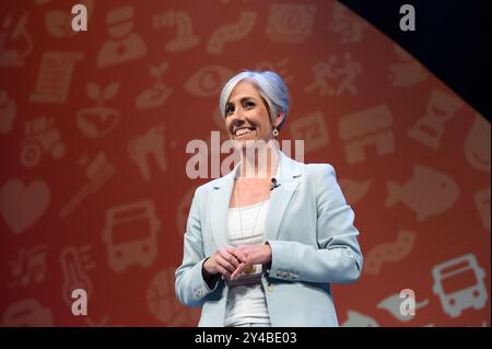 Brighton, Royaume-Uni. 17 septembre 2024. Daisy Cooper MP vu s'adresser à la foule le dernier jour de la conférence. Les libéraux-démocrates, le troisième plus grand parti du Royaume-Uni, se réunissent à Brighton pour leur conférence d'automne. Crédit : David Tramontan / Alamy Live News Banque D'Images