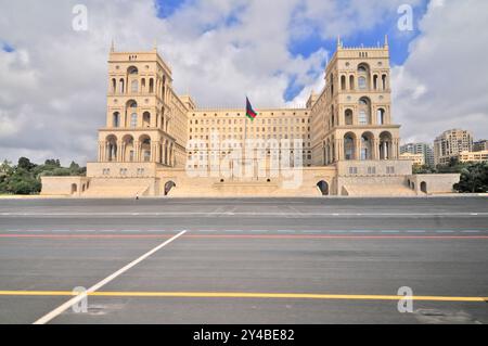 La Maison du Gouvernement de Bakou, également connue sous le nom de Maison du Gouvernement abritant divers ministères d'État d'Azerbaïdjan Banque D'Images