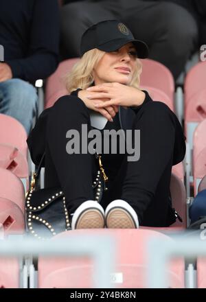 Milan, Italie. 17 septembre 2024. Helena Seger, épouse de Zlatan Ibrahimovic Conseiller principal de l'AC Milan et mère de Maximilian Ibrahimovic de l'AC Milan dans la tribune avant le match de l'UEFA Youth League au Centro Sportivo Vismara, Milan. Le crédit photo devrait se lire : Jonathan Moscrop/Sportimage crédit : Sportimage Ltd/Alamy Live News Banque D'Images