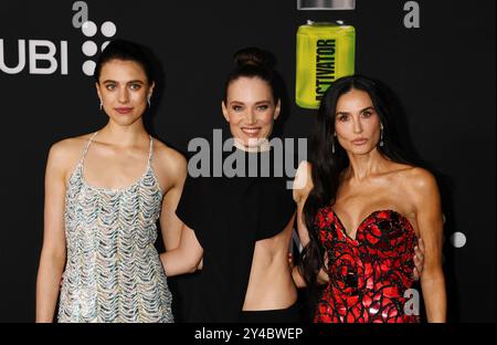 Los Angeles, Californie, États-Unis. 16 septembre 2024. (G-d) Margaret Qualley, Coralie Fargeat et demi Moore assistent à la première de Los Angeles de 'The substance' à Directors Guild of America le 16 septembre 2024 à Los Angeles, Californie. Crédit : Jeffrey Mayer/Media Punch/Alamy Live News Banque D'Images