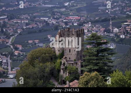 Château de Brunnenburg, Dorf Tyrol, Tirolo, Tyrol du Sud, Province autonome de Bolzano, Italie, Europe Banque D'Images