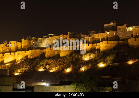 Fort de Jaisalmer illuminé par des lumières Banque D'Images