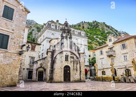 Église Saint Luc à Kotor au lever du soleil, Monténégro, Europe Banque D'Images