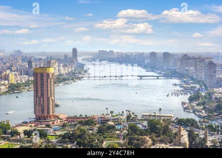 Le Caire moderne au coucher du soleil, vue de dessus Banque D'Images