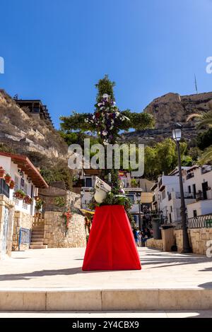 Fiestas Cruces de Mayo dans les rues d'Alicante, Espagne en mai. Banque D'Images