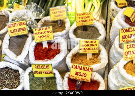 Épices dans le marché Mercado de Vegueta à Las Palmas sur l'île Canaries de Gran Canaria Banque D'Images