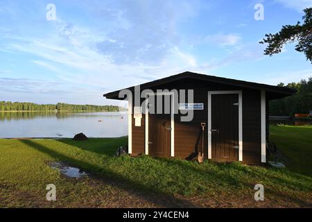 Pyhajarvi, Finlande - 25 juillet 2024 : sauna dans le camping sur le lac Pyhajarvi dans le sud de la région de l'Ostrobothnie du Nord, Finlande. Banque D'Images