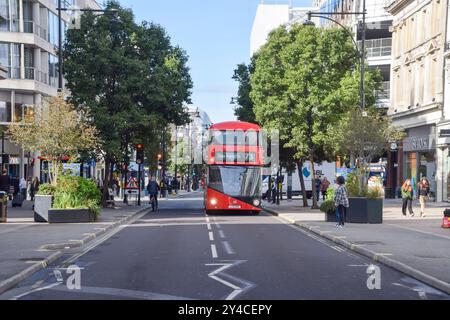 Londres, Royaume-Uni. 17 septembre 2024. Vue générale d'Oxford Street alors que le maire de Londres, Sadiq Khan, annonce son intention de piétonner la célèbre rue commerçante. (Photo de Vuk Valcic/SOPA images/SIPA USA) crédit : SIPA USA/Alamy Live News Banque D'Images