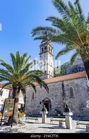 Église de Saint Nickolas sur la place à Perast, Monténégro, Europe Banque D'Images